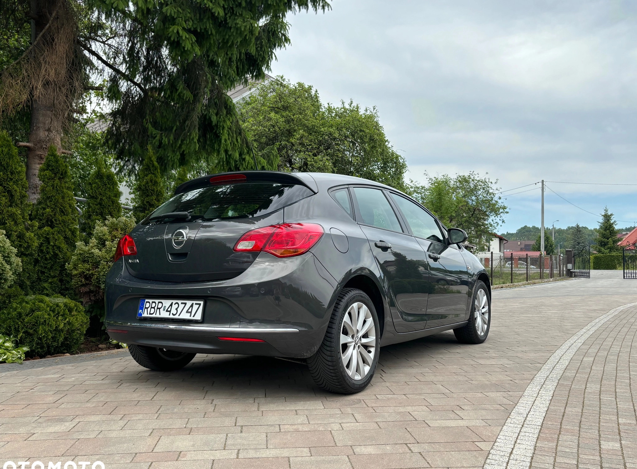 Opel Astra cena 27500 przebieg: 173500, rok produkcji 2013 z Poniatowa małe 232